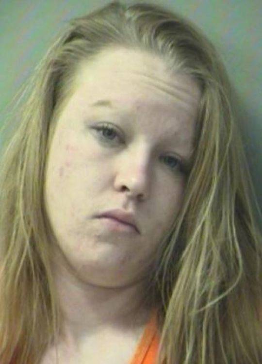 أمّ أهملت أطفالها حتى تعفّن أسنانهم... وحالة المنزل وسخ وعناكب وأكثر