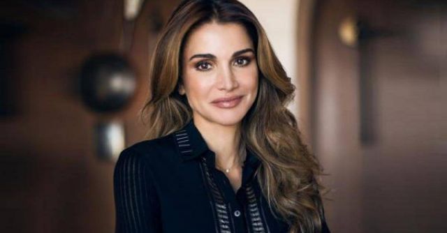 الملكة رانيا تردّ على التقارير حول قيمة ملابسها وتضع التفاصيل أمام الرأي العام