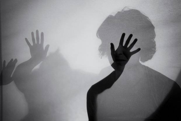 جريمة غريبة ومروعة –طفلتان تنتقمان من عقاب والدتهما بقتلها