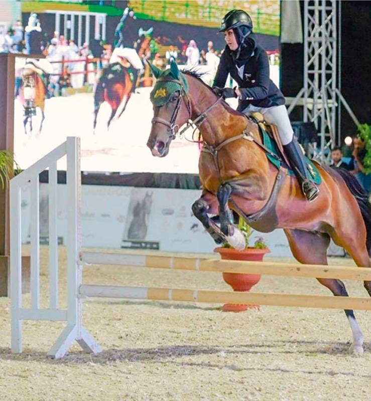 قفز الحواجز مدرسة للانضباط وتعتمد على الثقة بين الفارسة والخيل