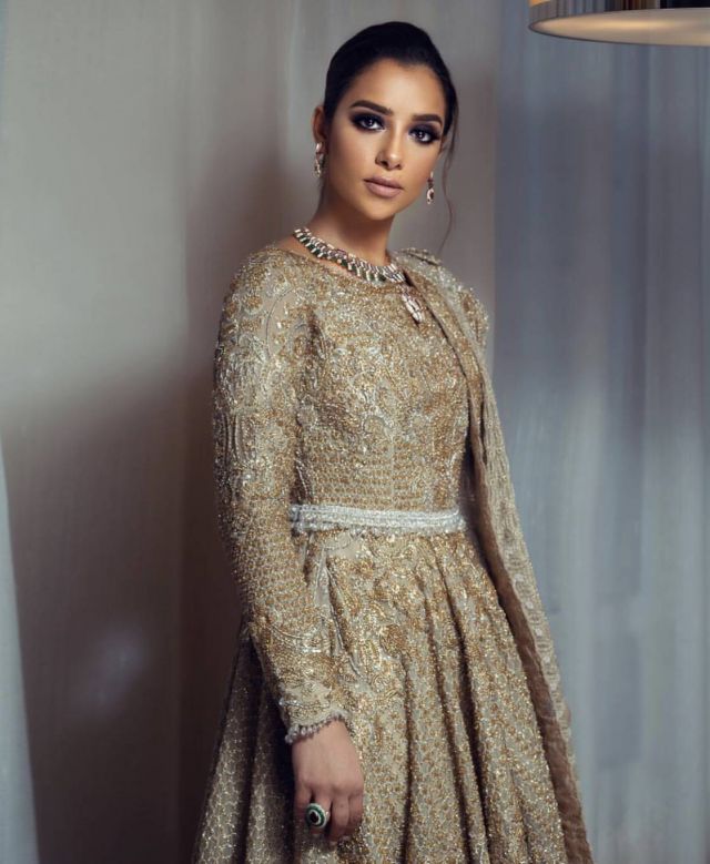 بالصور - شاهدي بلقيس بإطلالة ذهبية فاخرة ‎