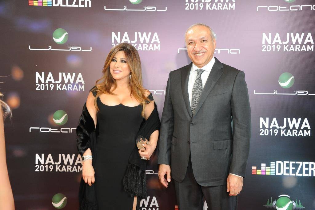 بالفيديو – اعتقدوا أنه كاشف على غير عادتها... فستان نجوى كرم يخدع الجميع وهذه حيلته