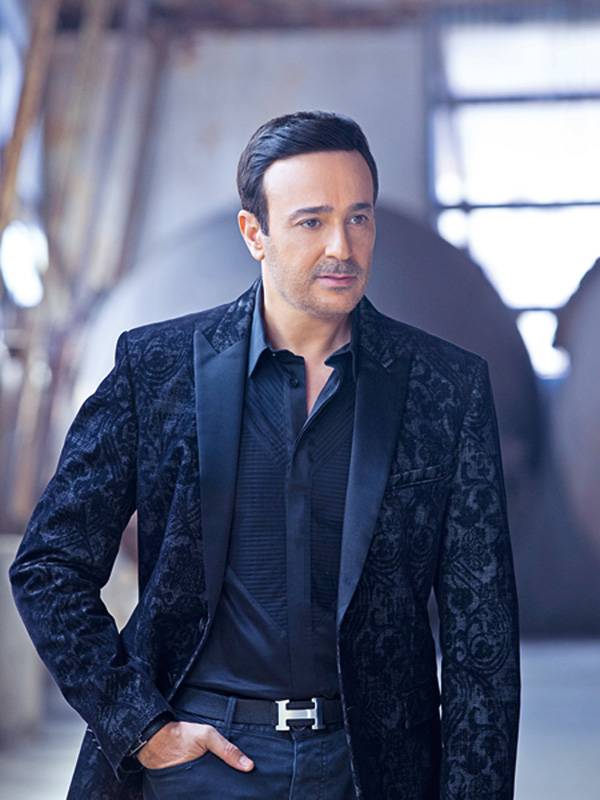 صابر الرباعي:
أحرص على ألاّ يأخذني الفن من زوجتي وأولادي