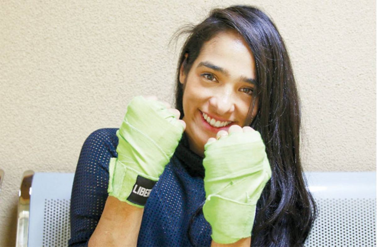 أول ملاكِمة سعودية 
تدخل موسوعة “غينيس” للأرقام القياسية
رشا الخميس:
رياضة الملاكمة تعزز الثقة في النفس