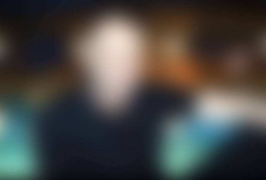 بالفيديو – فنان لبناني ينهار بالبكاء في أحد شوارع اسطنبول... ماذا حدث معه؟