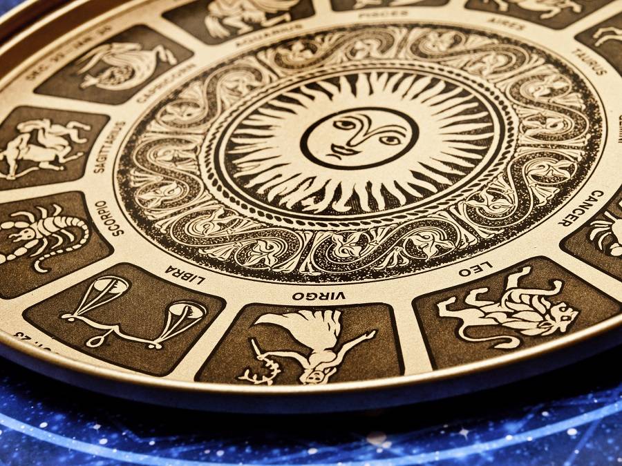 أبواب السعادة الزوجية تفتح أمام 5 أبراج هذا العام