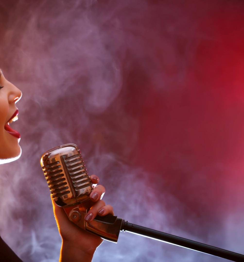 فنانة لبنانية تفاجئ الجميع بخبر زواجها في سن متأخرة... وهذه جنسية العريس