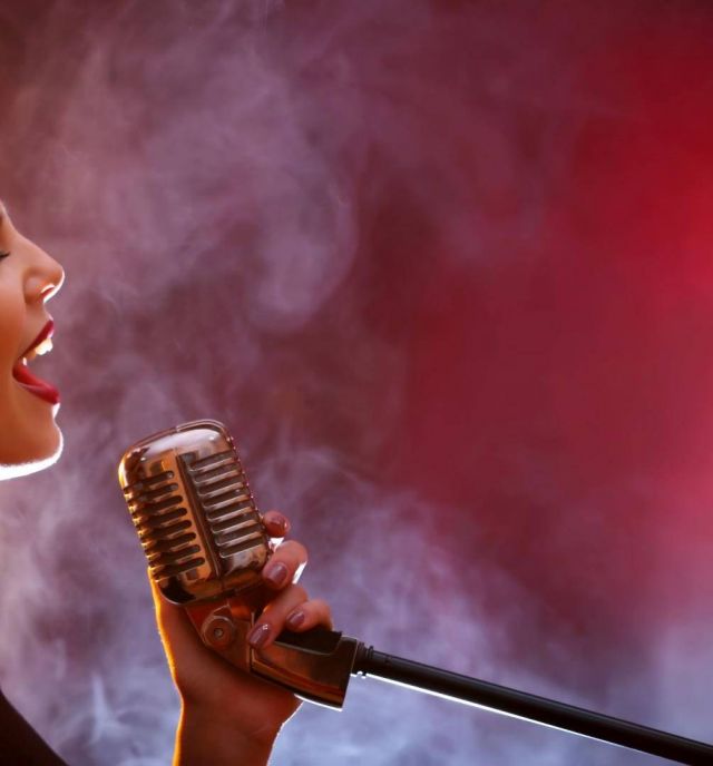 فنانة لبنانية تفاجئ الجميع بخبر زواجها في سن متأخرة... وهذه جنسية العريس