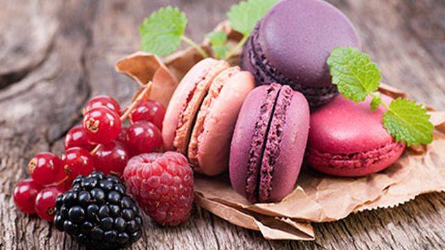 الماكرون الفرنسي الملوّن.. طريقة سهلة وسريعة لتحضيره في المنزل