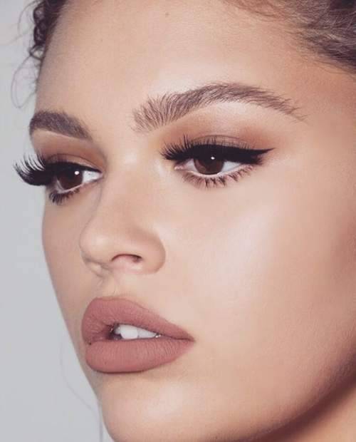 المكياج الفرنسي الأفضل لإبراز العيون الصغيرة.. جربيه