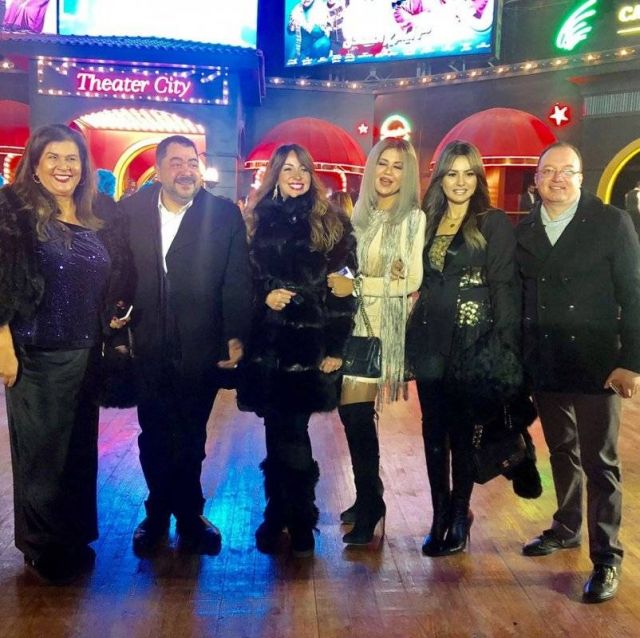 النجوم في العرض الخاص للمسرحية