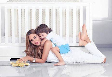 بالفيديو - ابن رامي عياش يتعلم الكلام... شاهدوا طرافة ما حصل