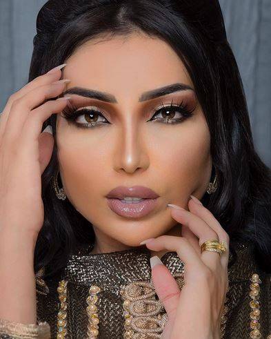 بالصور - دنيا بطمة تتخلى عن القفطان وتفاجئ الجميع بفستان ضيق وقصير