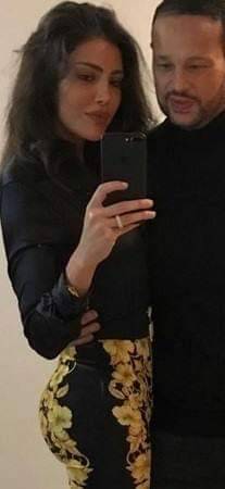 ريهام تلتقط سيلفي مع زوجها