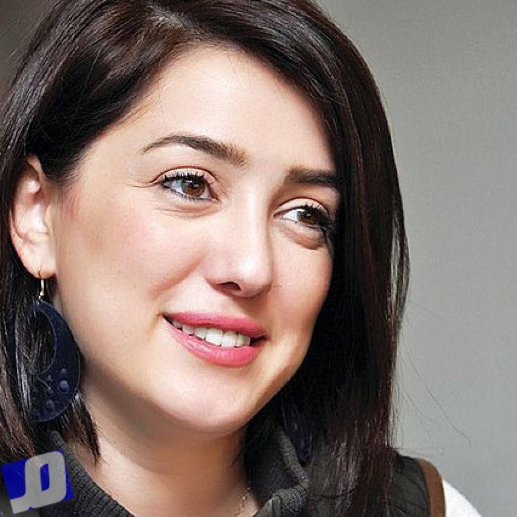 كندة علوش تنشر صورة لابنتها.. هل كشفت عن وجهها؟