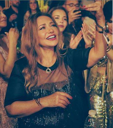 بالفيديو - إبن ليلى علوي في ظهور نادر.. لا يشبهها بتاتاً تعرفوا إليه