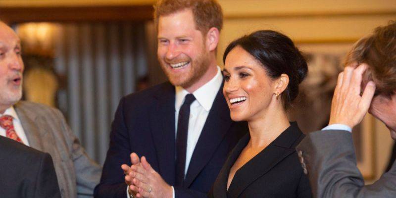 بالصور- ‎ميغان ماركل تتخطى البروتوكول الملكي بإرتدائها جينزاً ممزقاً