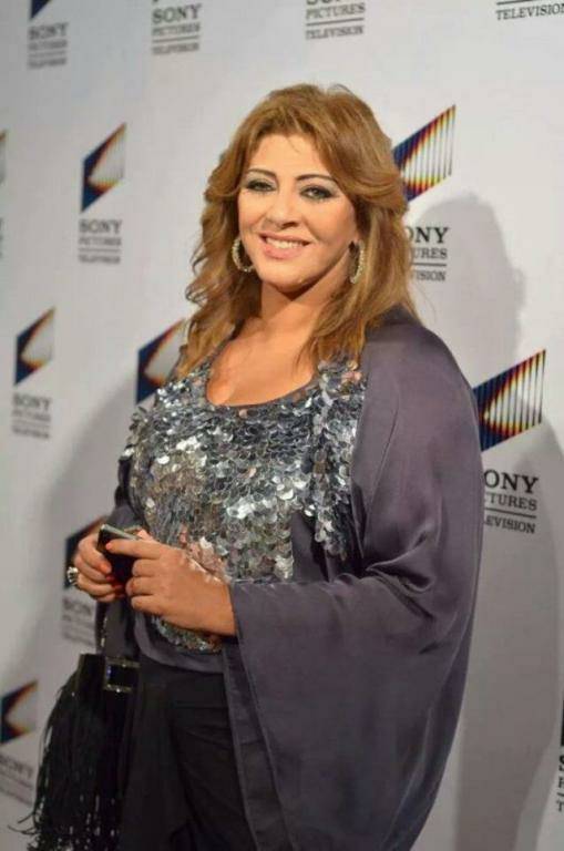 هالة صدقي تثير الجدل بصورة مع منقبة.. ماذا قالت؟