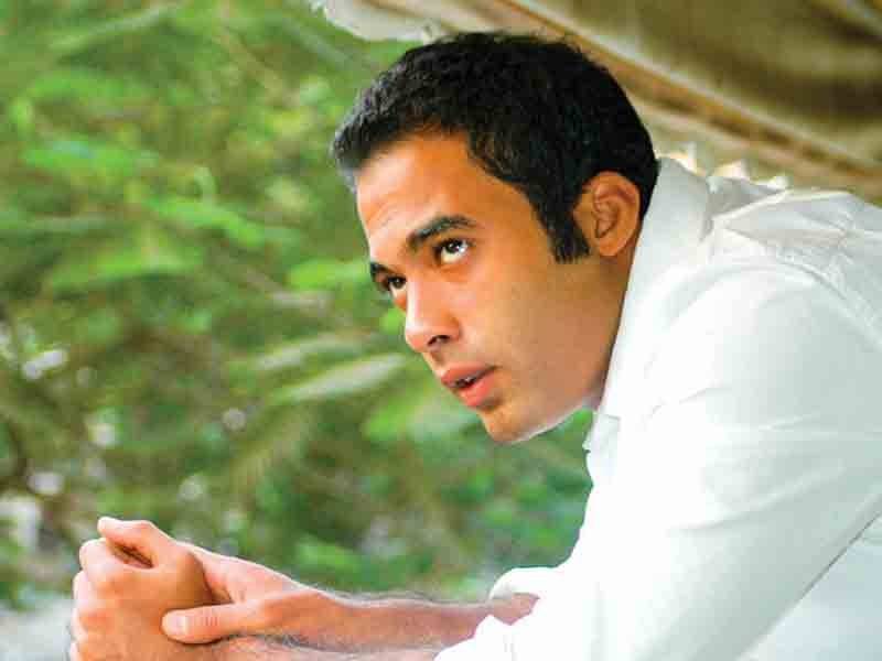 هيثم أحمد زكي يشعل صراعاً في الوسط الفني بسبب والده.. وفنانة شهيرة تهدد