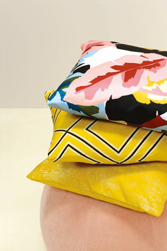 الوسائد بظلال مشرق