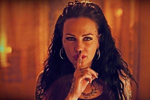 بالفيديو والصور - شاهدوا إطلالة شيرين رضا في فيلمها الجديد.. ماذا فعلت بشعرها؟