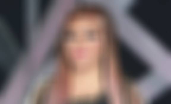 نجمة عربية تناشد السماح لها بدخول مصر بعد منعها بسبب قضية أداب ضدها