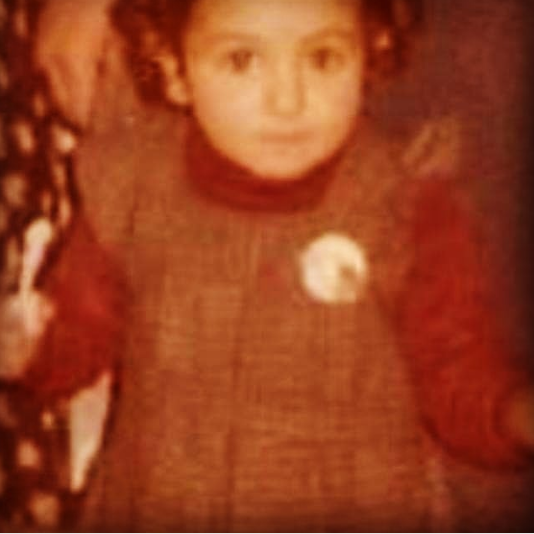 هذه الطفلة أصبحت نجمة ماتت في ريعان الشباب... وشقيقتها تبكي على رحيلها