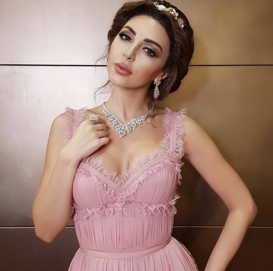 بالصور - شاهدي تكلفة إطلالة ميريام فارس من توقيع إيلي صعب ‎