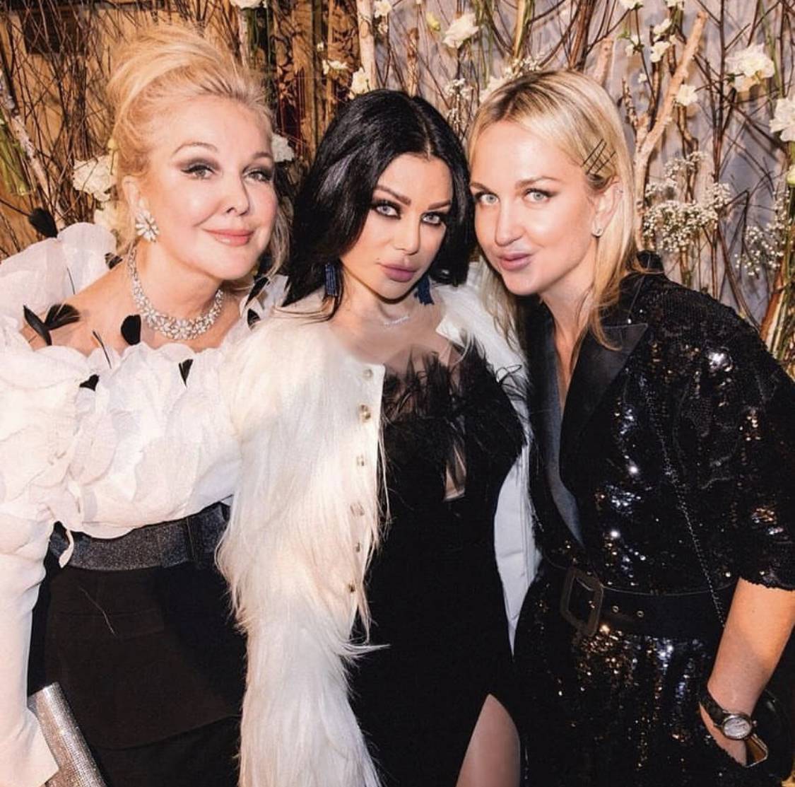 لن تصدقي كم يبلغ ثمن جاكيت هيفاء وهبي من الفراء ‎