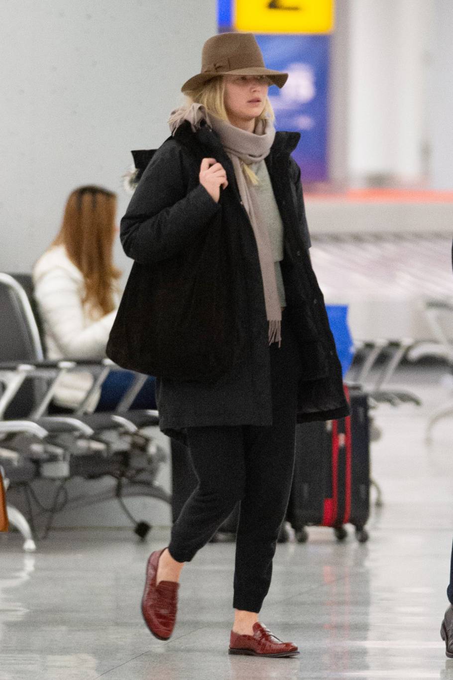 استوحي إطلالتك للسفر من جينيفر لورانس ‎