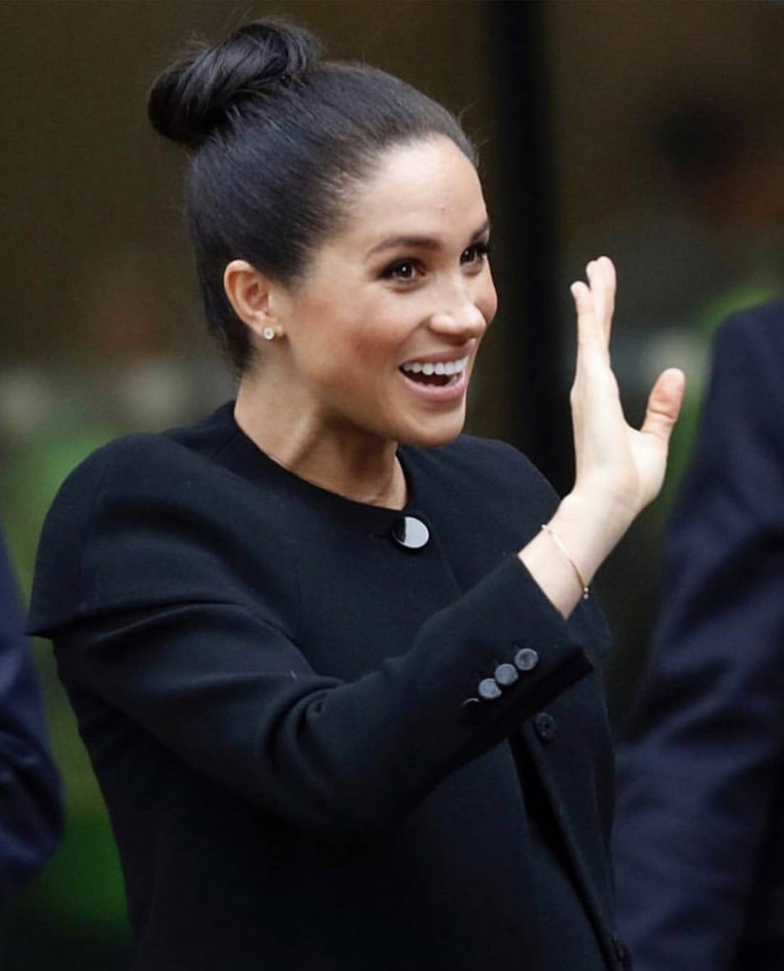 بالصور - شاهدي إطلالة ميغان ماركل من توقيع 