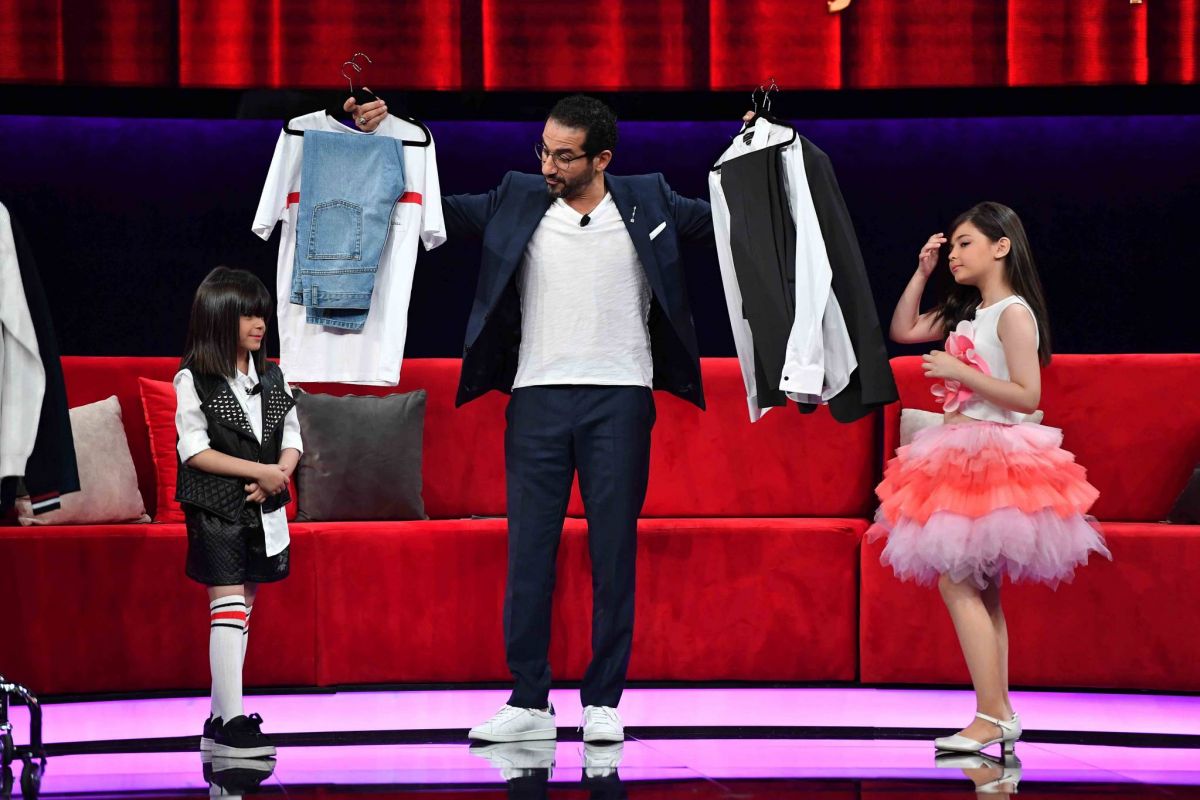 بالفيديو - راند ورفيف الشهيلي تصطحبان أحمد حلمي الى للتسوق