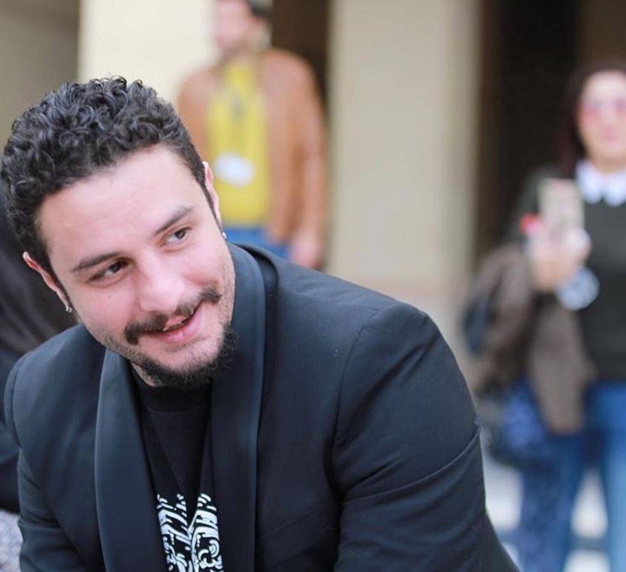 بالفيديو - ممثل مصري قدير يهاجم أحمد الفيشاوي... 