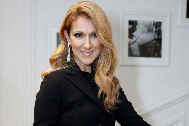 بالصور - سيلين ديون في موقف محرج بسبب فستانها الغريب.. تعرفوا الى سعره