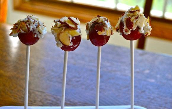 بالفيديو - مصاصات العنب بالكراميل في اقل من دقيقة