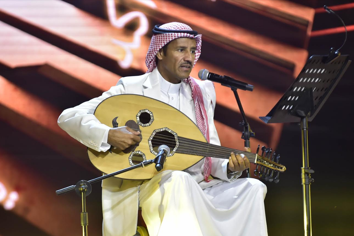 بالفيديو - خالد عبد الرحمن يقدم أجمل اغانيه في 