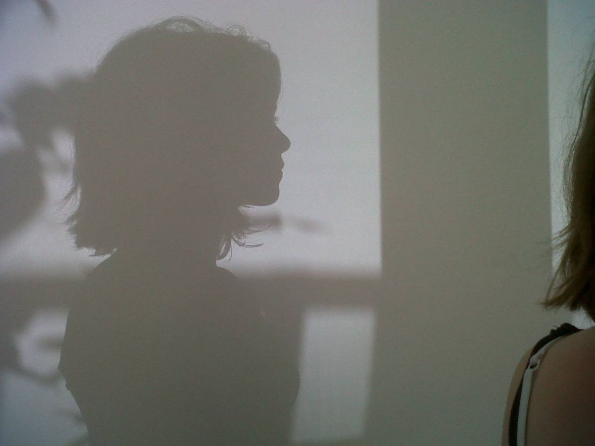 بالصورة – فنانة في الـ60 تحدث مفاجأة كبيرة بإطلالة شبابية بالشعر القصير... شاهدوها