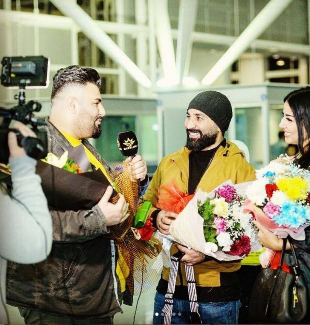 بالفيديو – بعد الموقف المحرج والانتقاد لنشاز سمية الخشاب على المسرح... كيف ردّ أحمد سعد وتحدى؟