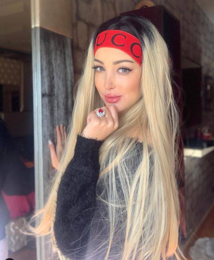 بالصورة- تعرفوا إلى والدة بسمة بوسيل عندما كانت في مثل سنها... نسخة طبق الأصل؟