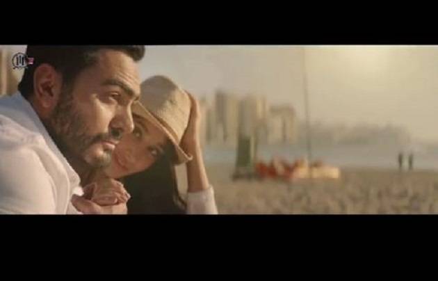 بالفيديو - مفاجآت غير متوقعة في كليب تامر حسني الجديد.. وهذا ما كشفته أسيل عمران