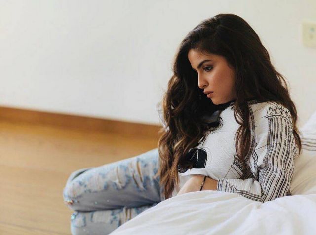 بالفيديو – للمرة الأولى بعد انفصالها عنه... حلا الترك تتحدث عن والدها فكيف وصفته؟