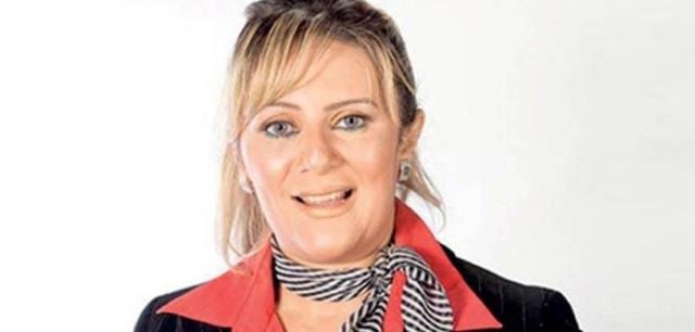 بالفيديو - حفيد محمود ياسين يخطف الأنظار بوسامته.. وإبنته تهدد من جديد