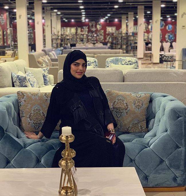 بالفيديو – إلى جانب سريرها في المستشفى... خلاف بين زوج سارة الودعاني وأحد أقاربها فما القصة؟