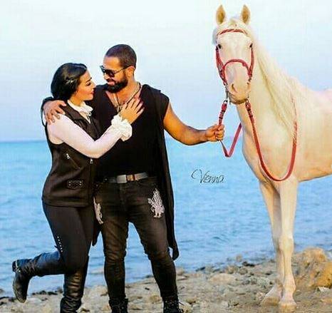 بالصور - سمية الخشاب تكافح لاستمرار زواجها وتثير ضجة بقصة حبها لأحمد سعد