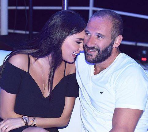 بالفيديو - أول ظهور واضح لإبن سيرين.. وهذا ما فعله بيوم الحب واحدث ضجة