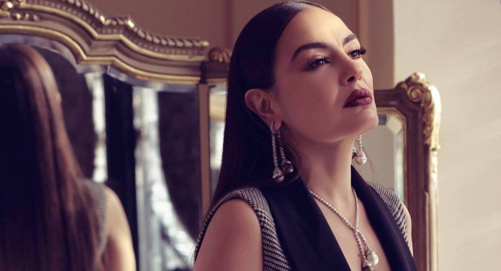 بالفيديو - شريهان تعود للفن بستة عروض مسرحية