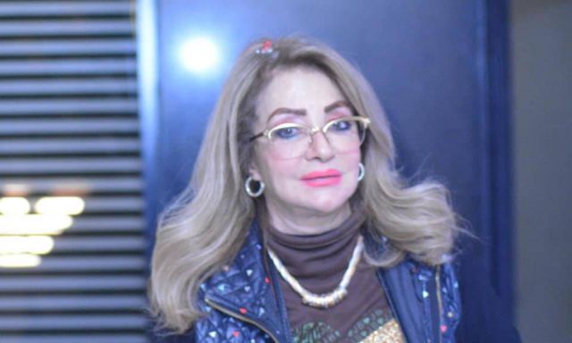 بالفيديو - بعد خلعها للحجاب.. شهيرة ترقص وتغني وتغطي شعرها بالقبعة بالفيديو - بعد خلعها للحجاب.. شهيرة ترقص وتغني وتغطي شعرها بالقبعة