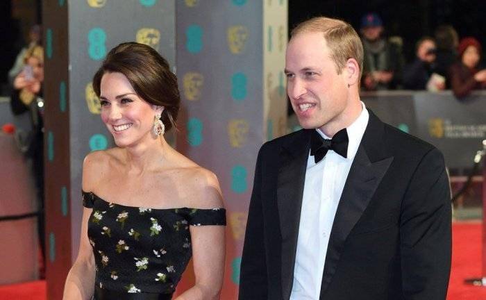 بالصور - كيت ميدلتون بفستان جريء.. وتستعير اقراطاً ملكية من اللؤلؤ