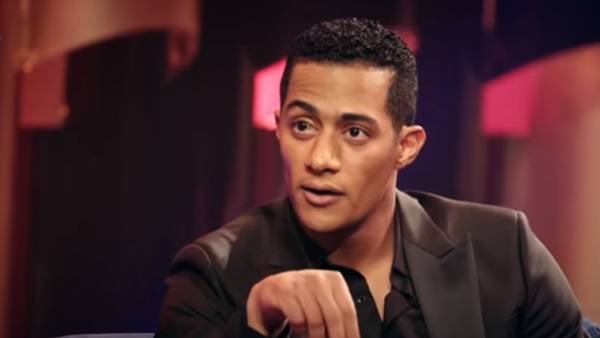 بالفيديو - أزمة جديدة تلاحق محمد رمضان.. هذا ما حصل بينه وبين عادل إمام
