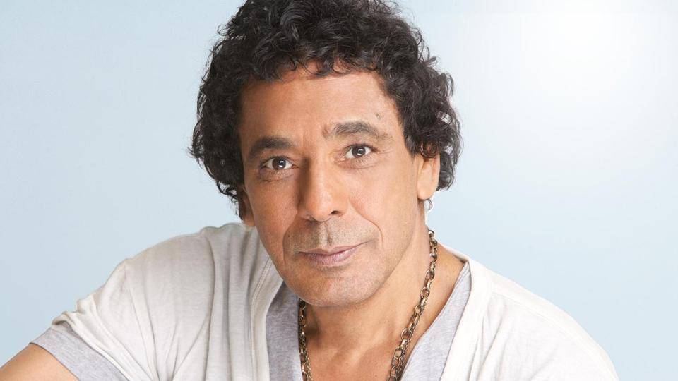 بالفيديو - إهانة محمد منير بعد إحراجه أحد معجبيه
